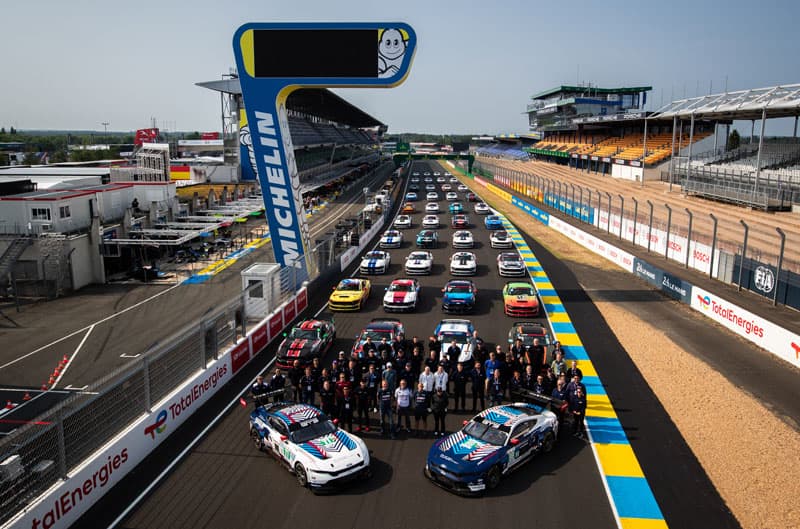Mustangs and teams on track
