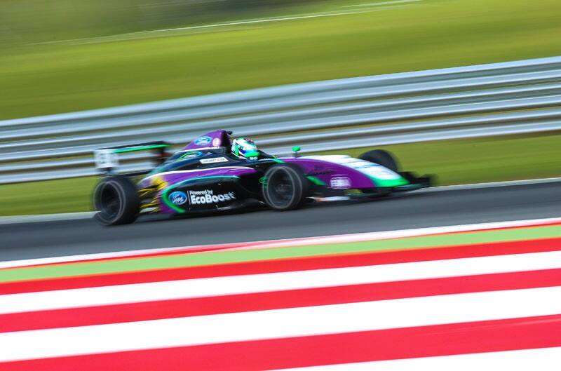 F4TitleRace_800 F4TitleRace_800