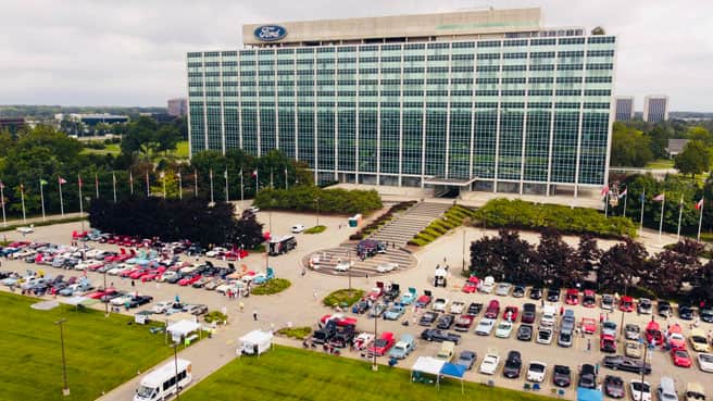 Team photo of Ford Performance race car drivers, coaches and enthusiasts