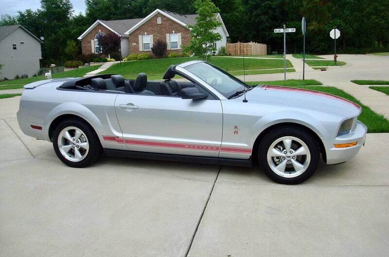 Passenger side view of 2008 Warriors in Pink edition Mustang convertible parked on driveway