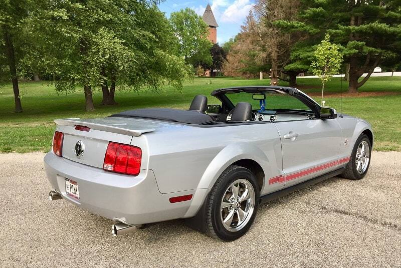 Rear profile of 2008 Warriors in Pink edition Mustang convertible