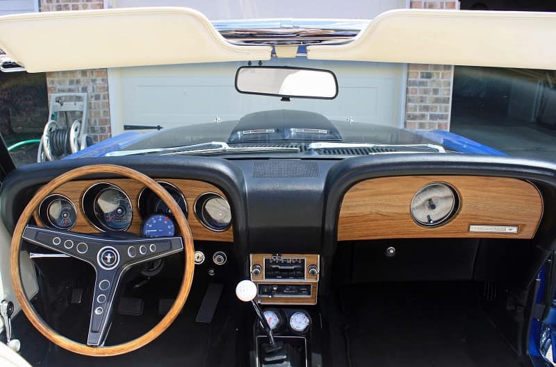 DANA FAYETTE TURNS ’69 MUSTANG RAGTOP FROM RUST INTO RESTOMOD