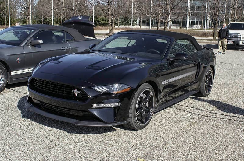 A black Mustang convertible on display