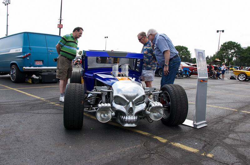 A front end view of a vehicle with a skull on the front bumper