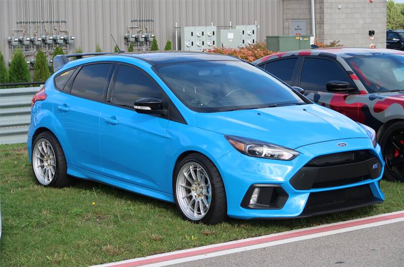 Front profile of a blue Focus parked on the grass