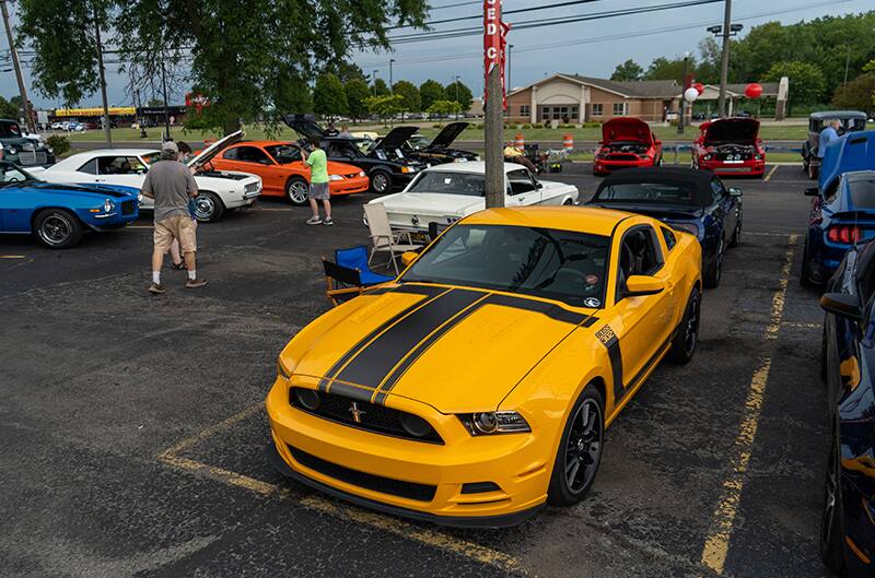 School bus yellow Boss 302 mustang