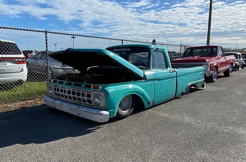 Old Ford truck lowered on Air suspension