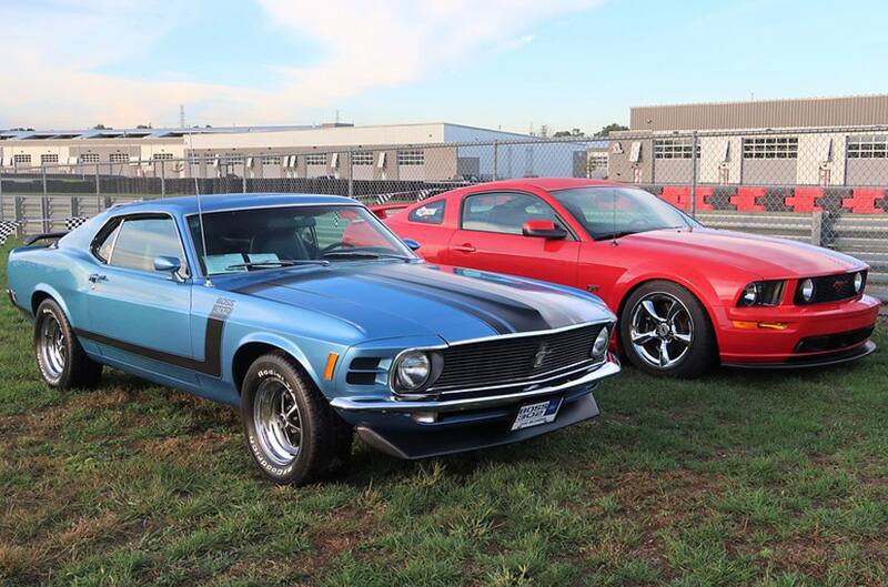 Boss 302 Mustang in blue and S197 in red