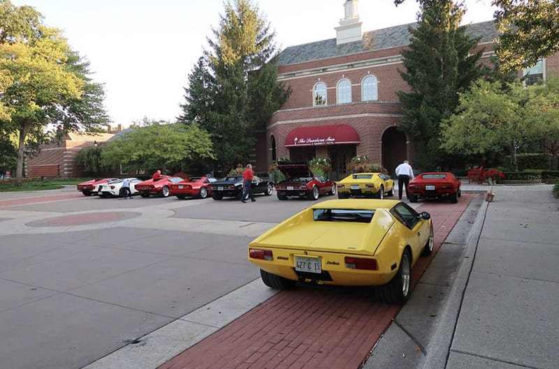 Panteras parked in U shaped driveway