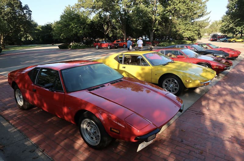 Panteras parked in shade