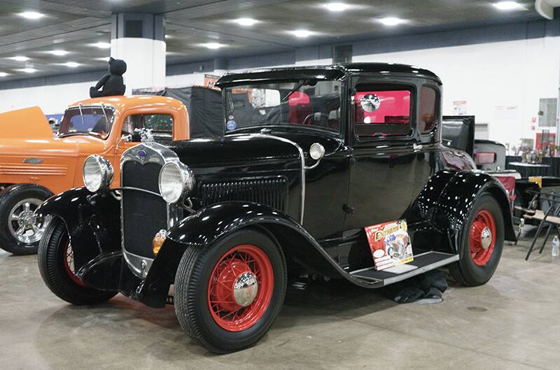 Black ford 30s coupe