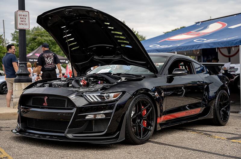 Black and red Shelby GT500 Mustang