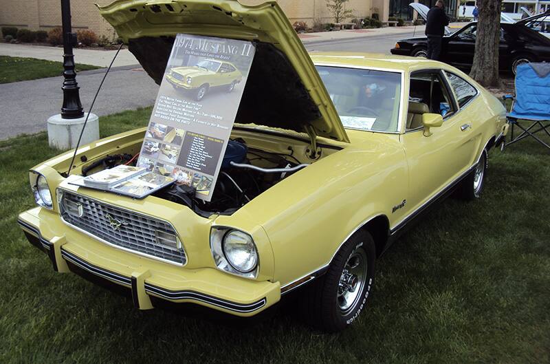 Light yellow Mustang II