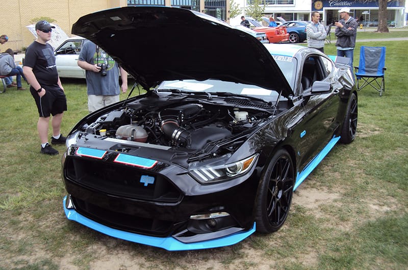 S550 Mustangs in black with blue accents