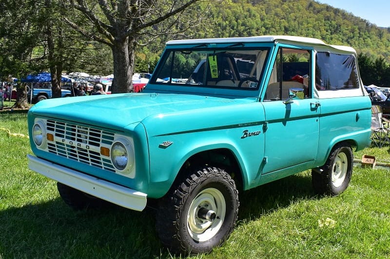 Front profile of teal Bronco