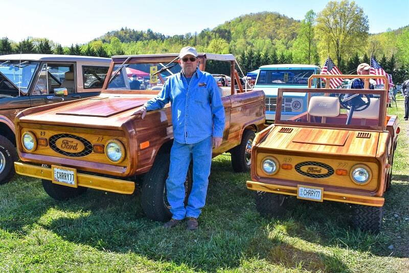 Man next to two wooden styled Broncos