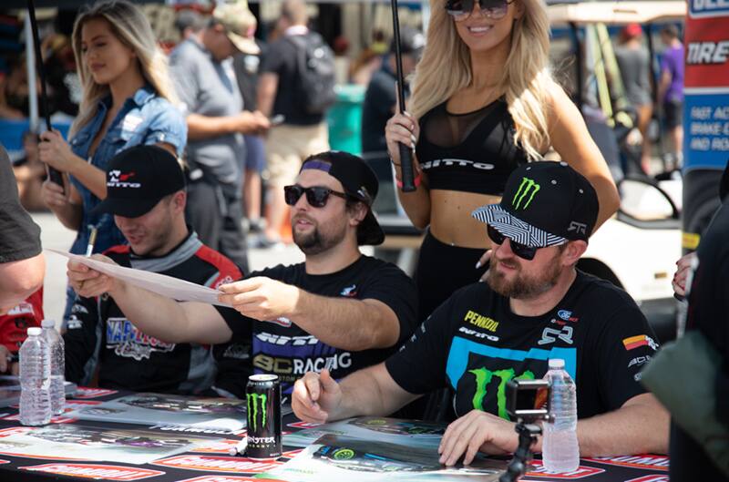 Vaughn and Chelsea signing autographs