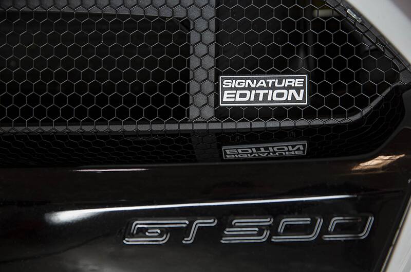 Close up photo of grille with SE edition badge