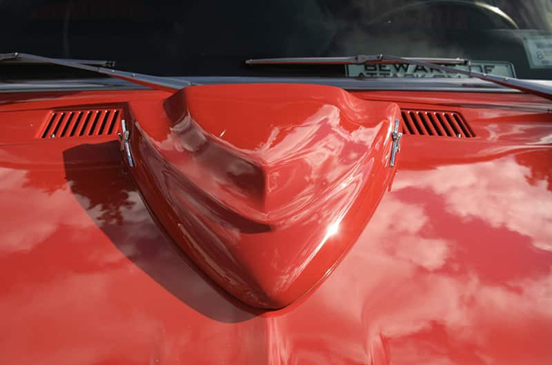 Hood scoop on exterior of hood