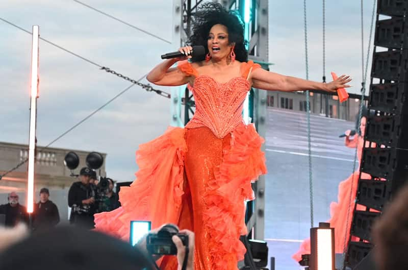 Diana Ross singing on stage