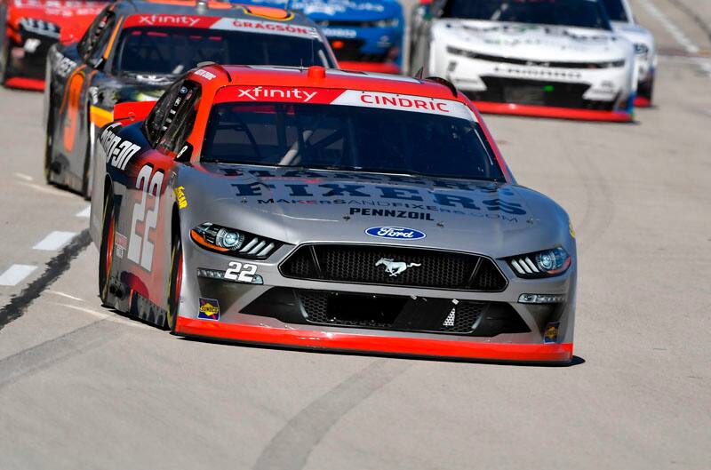 Cindric Mustang leading on the track