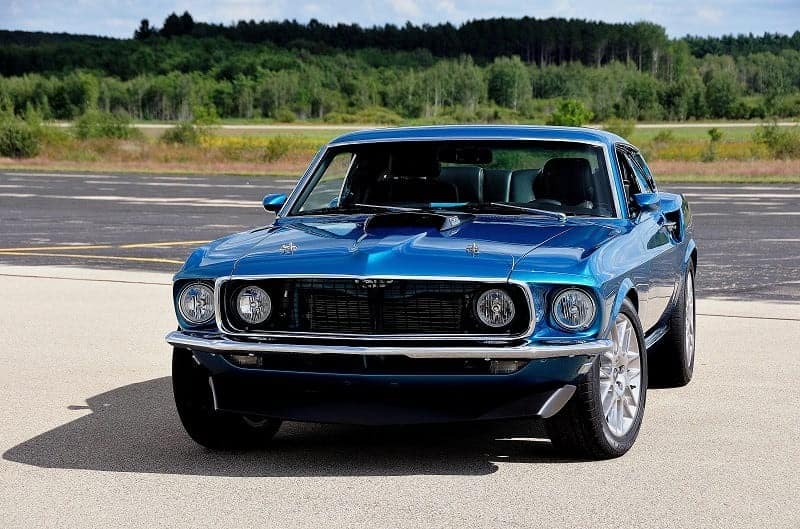 COLLECTOR TOM WELLE MELDS HIS ’69 MACH 1 WITH A ’13 MUSTANG GT