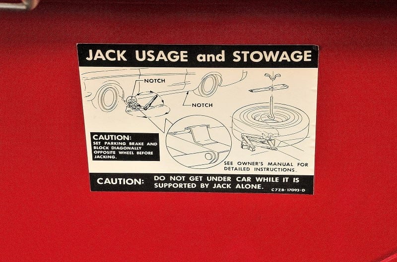 Sign explaining Jack Usage and Stowage 